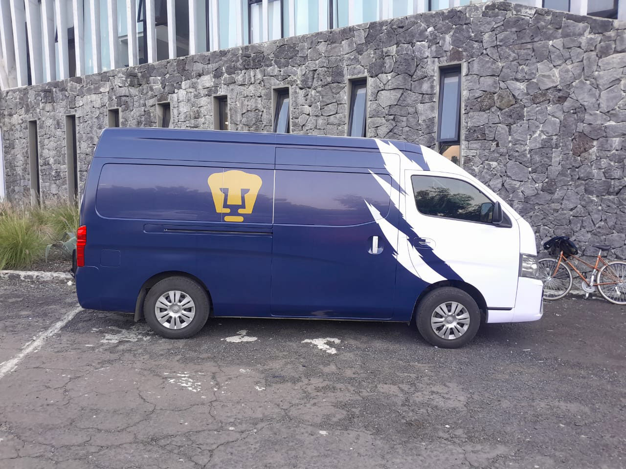 Somos Rotulación CDMX. Brindamos servicio de rotulación de autos, logotipos en vinil y señalética. Damos atención inmediata.