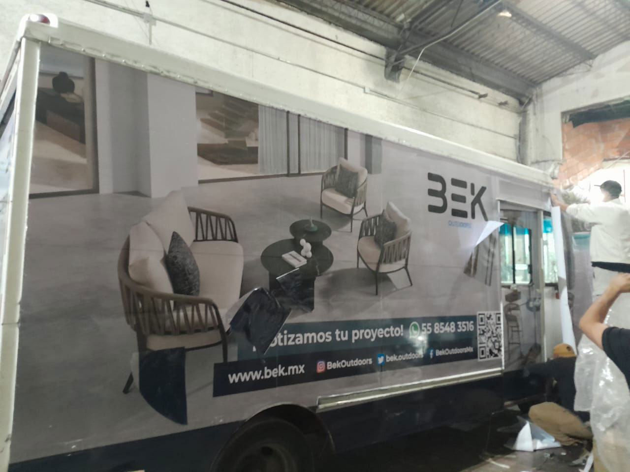 Somos Rotulación CDMX. Brindamos servicio de rotulación de autos, logotipos en vinil y señalética. Damos atención inmediata.